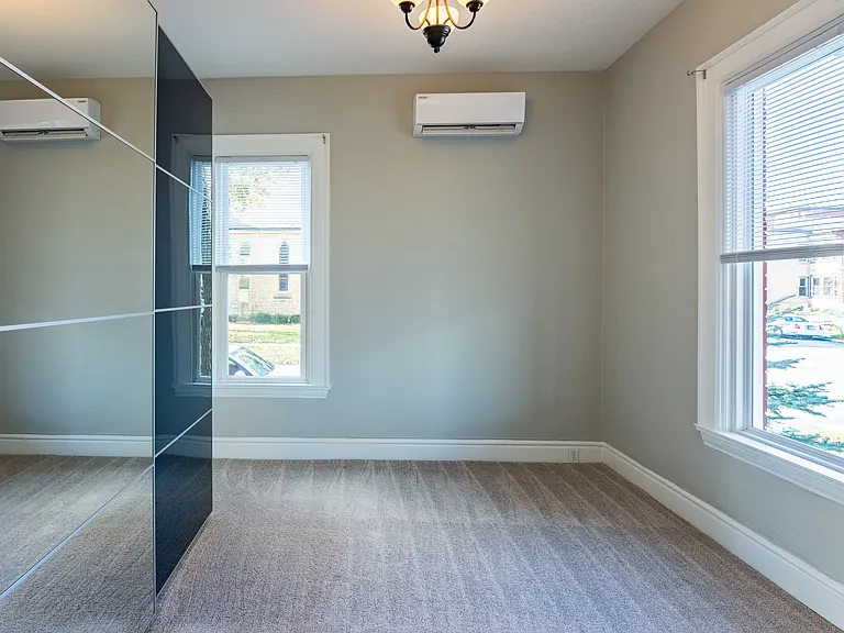 535 W Berry St #2 — Photo 18