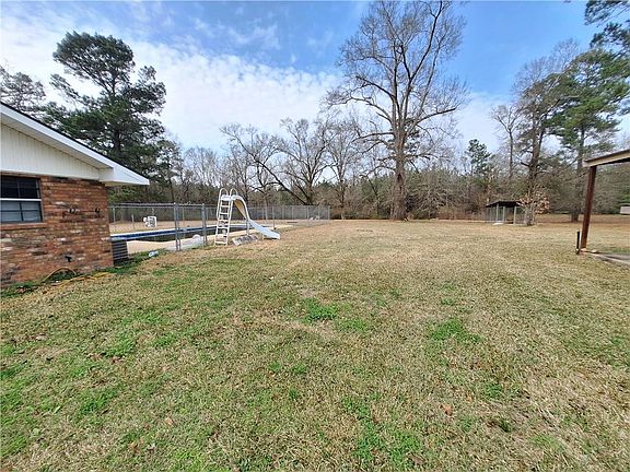 4th image of 208 E Meade Rd