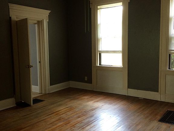 2nd image of 513 Putnam St #1