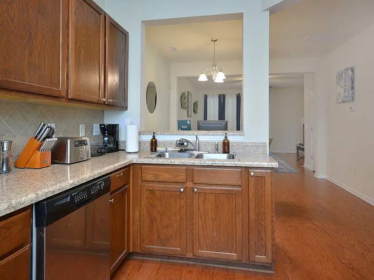 100-324 Stratford Lakes Dr — Photo 4
