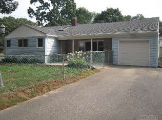 60 Dartmouth St, Islip, NY 11751