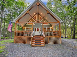 5376 Conoquenissing Dr, Pocono Lake, PA 18347
