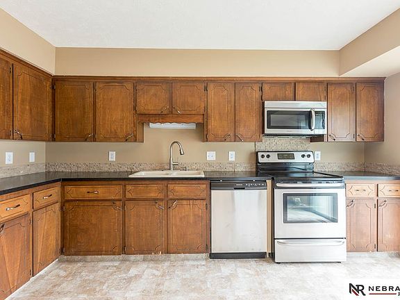 5th image of 10030 Pinkney St