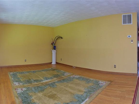 3rd image of 5710 Garden Dr