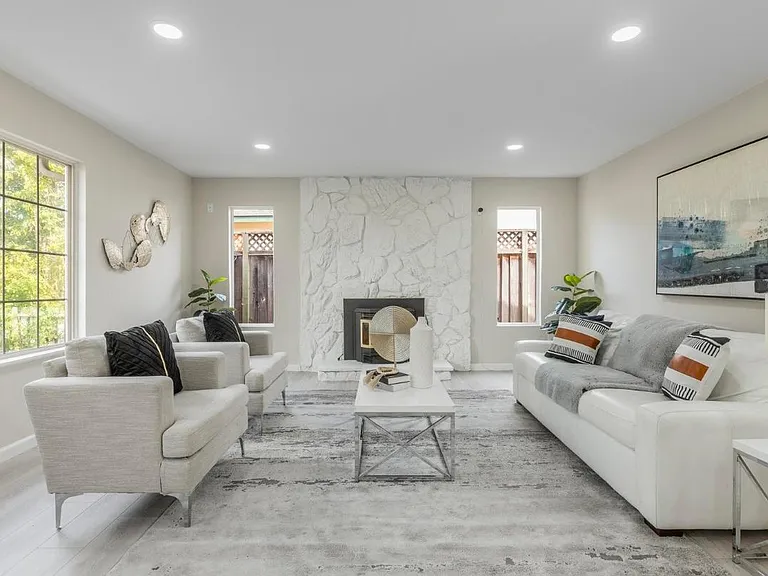 35267 Farnham Dr — Photo 3