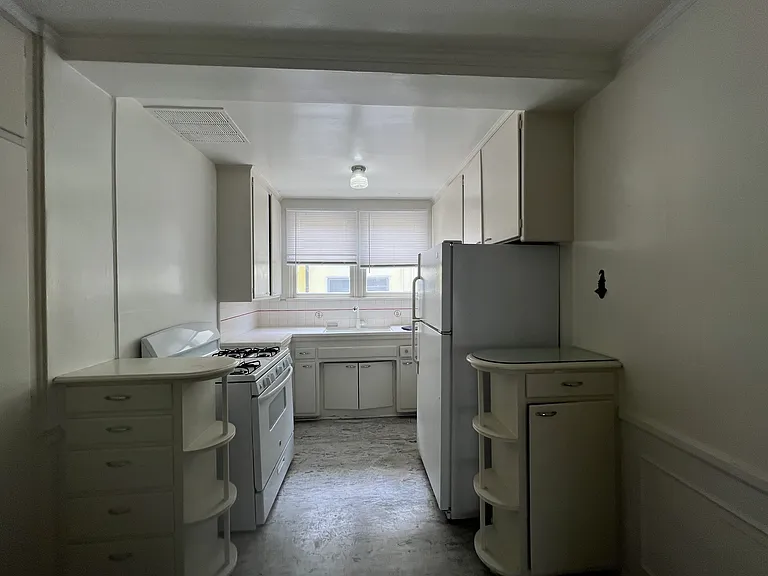462 Kelton Ave #462 — Photo 8