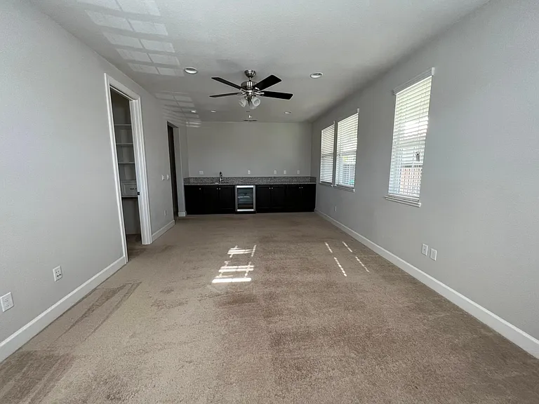 379 W Beckman Ct — Photo 11