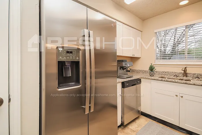 6402 Wild River Dr — Photo 2