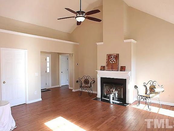 4th image of 205 Peakhill Rd