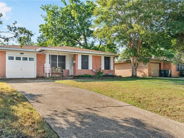 209 Helena St, Bryan, TX 77801