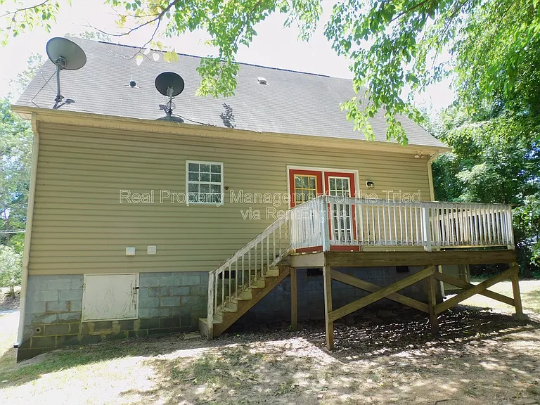 1805 Cody Ave — Photo 18