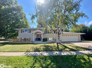 2801 Cathmar St, Burlington, IA 52601