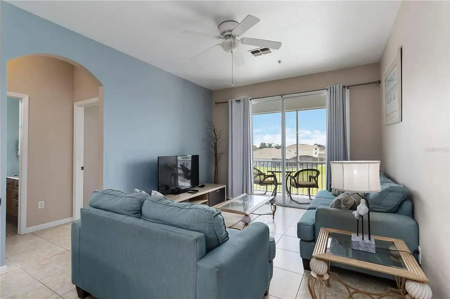 3 bed, 2.0 bath, 1334 sqft, $3,670 — Photo 2