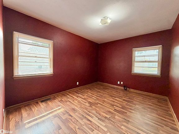 4th image of 2318 E Main St