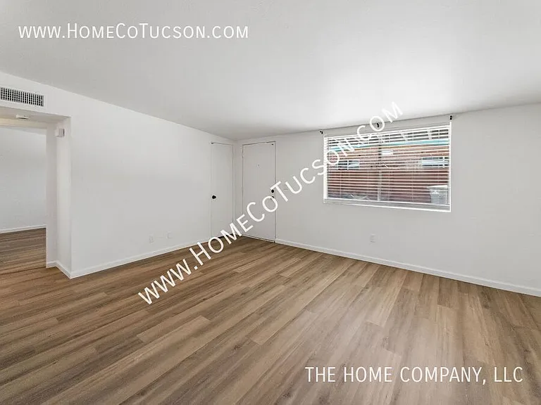 4537 E Fairmount St — Photo 4