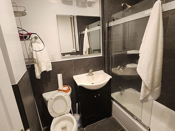 5th image of 40 W 96th St APT 3B