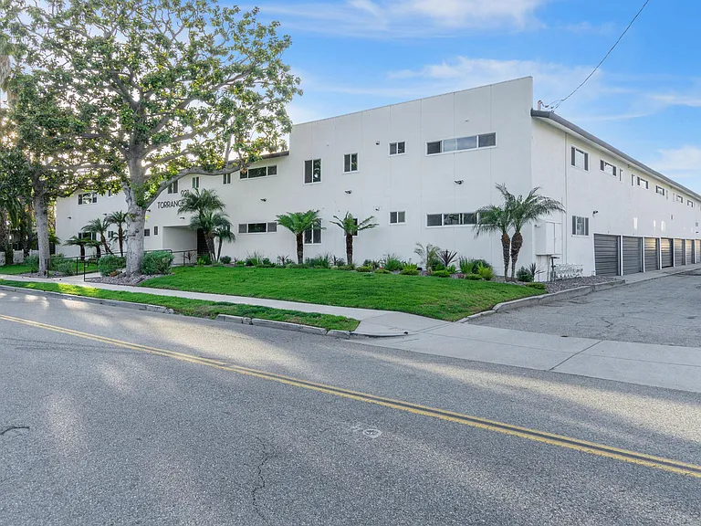 Torrance Gateway Apartments — Photo 34