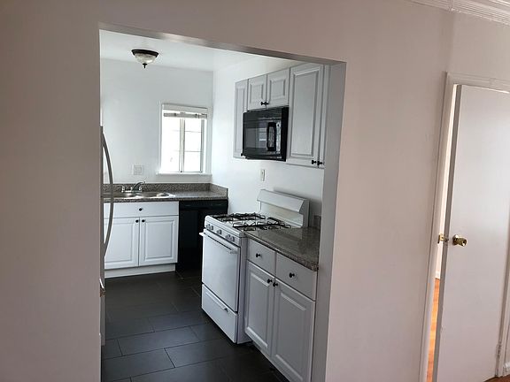 5th image of 3620 W 1st St