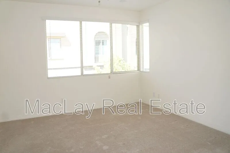 3 bed, 2.5 bath, 1957 sqft, $2,975 — Photo 4