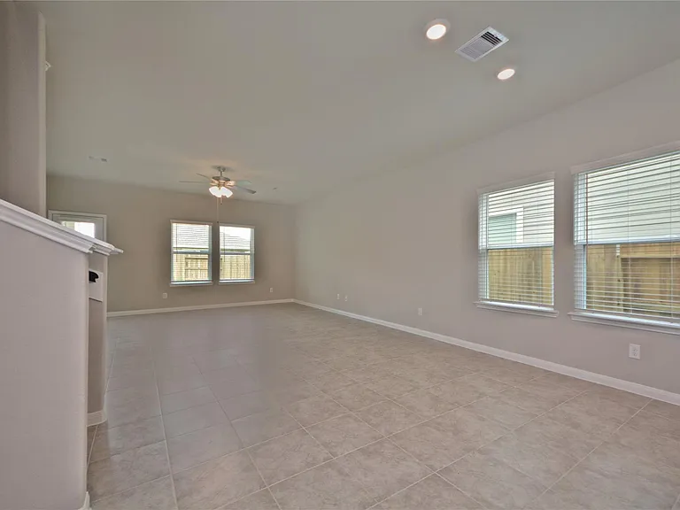 1015 Modesto Dr — Photo 8