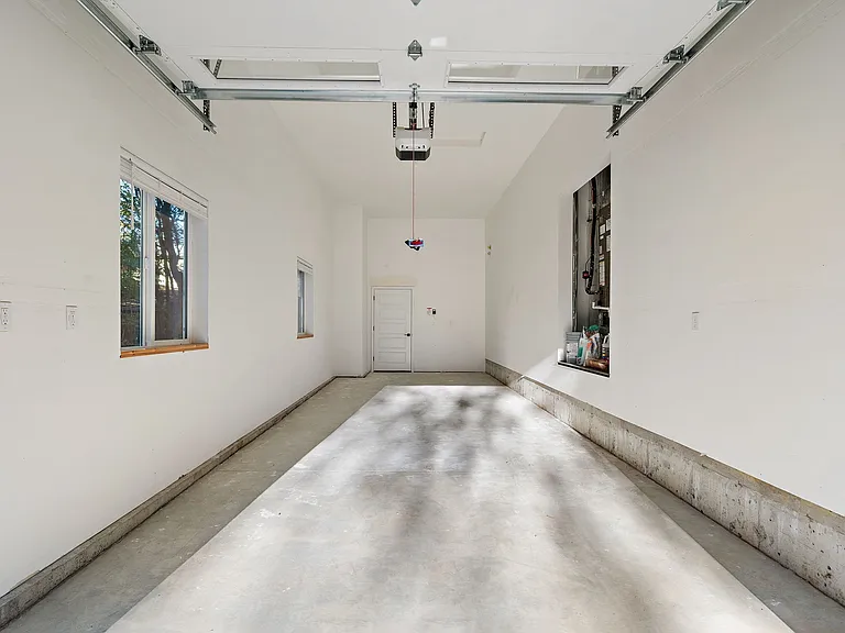 615 N Locust St — Photo 20