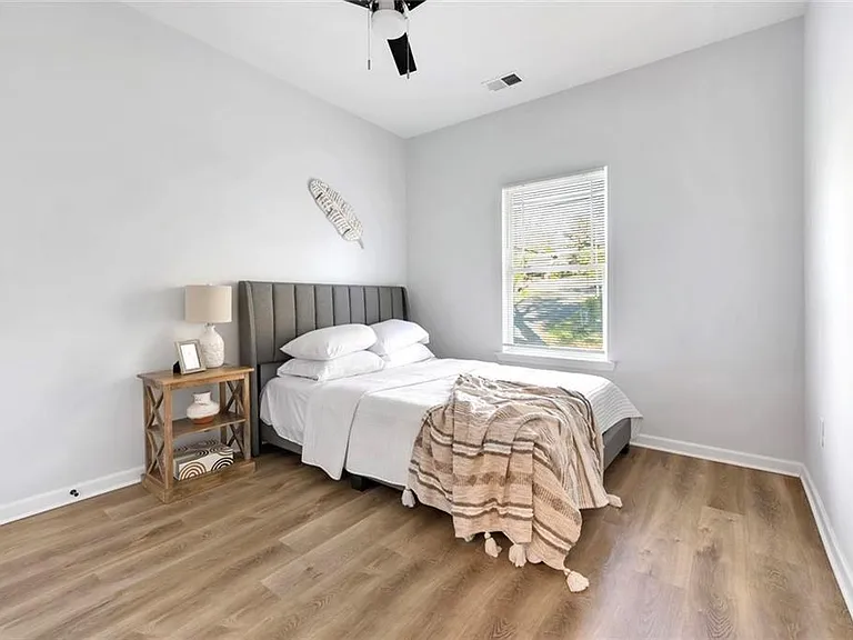 56 Holly Rd NW — Photo 32