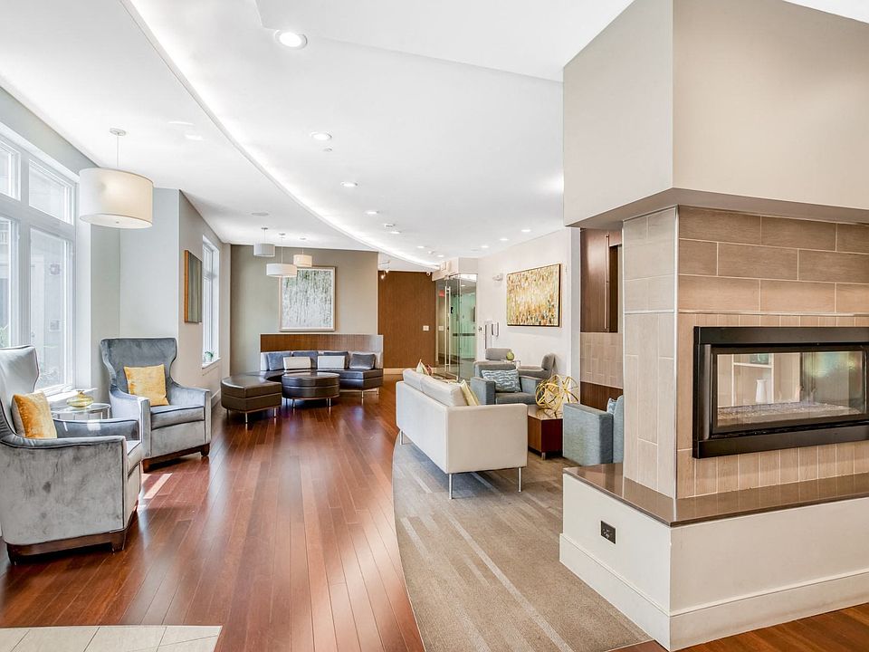 Relax in our luxurious clubroom.