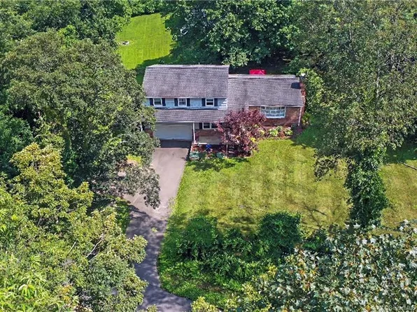 28 Schoolhouse Hill Road, Newtown, CT 06470