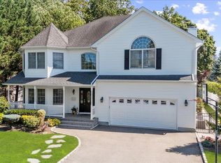 25 Sycamore Ave, Bethpage, NY 11714