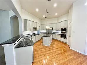 902 Cashew Ln — Photo 2