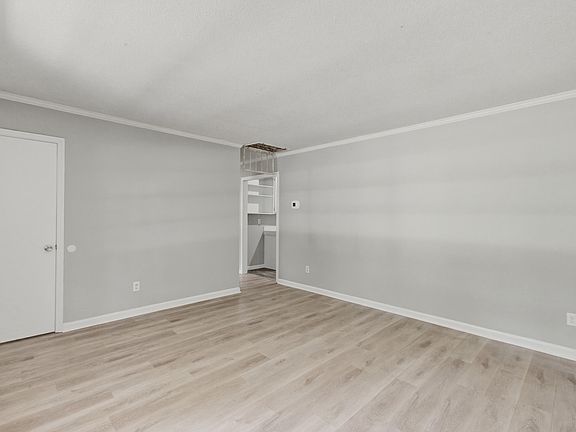 5th image of 2621 Myrtis Ln