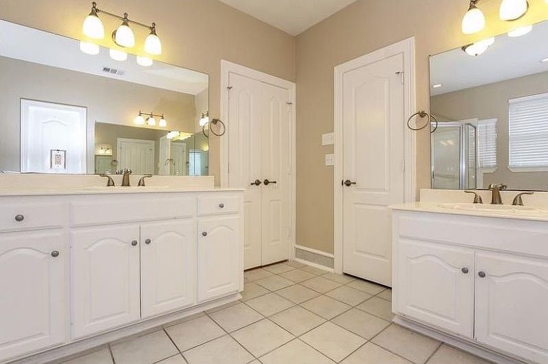 1st image of 105 Mayflower Ct