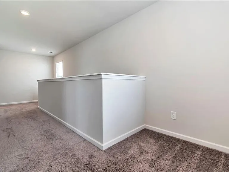 118 Briarwood Dr E — Photo 17