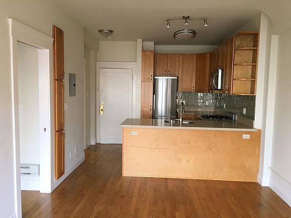 4th image of 745 Hyde St APT 31