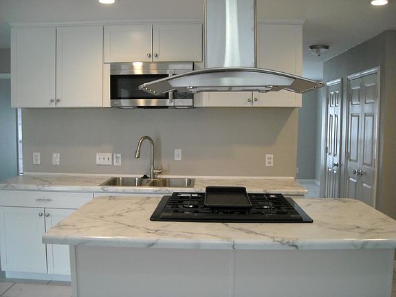4th image of 2424 Westwood Dr