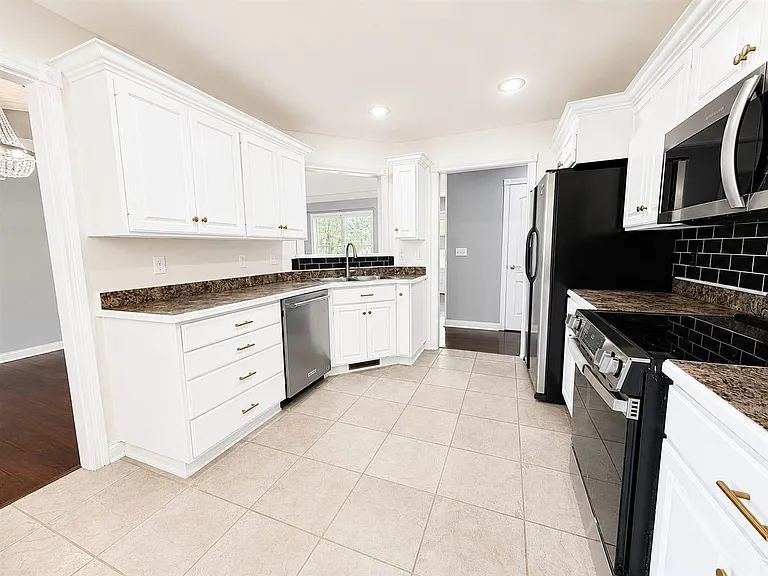 1284 Trillium Ln — Photo 25