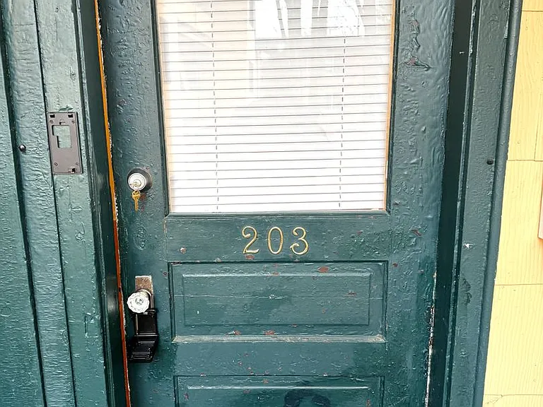 New York Apartments — Photo 22