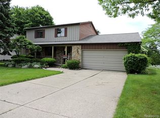 12170 Riverbend Dr, Grand Blanc, MI 48439
