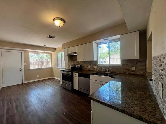 5th image of 900 Fieldwood Dr