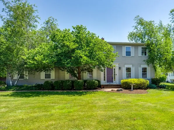 29 Chelmsford Dr, Aurora, OH 44202