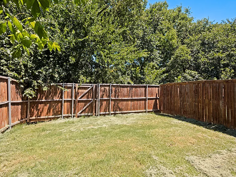 241 Barrington Ln — Photo 25