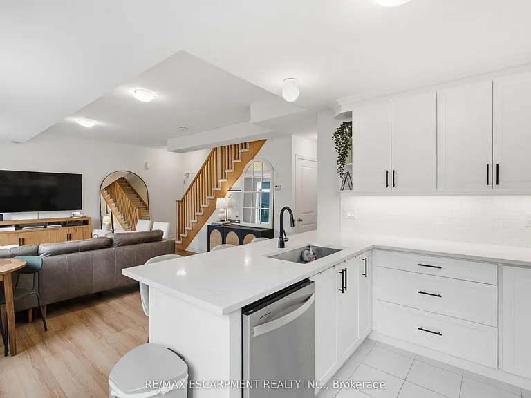 383 Dundas St E #49 — Photo 12