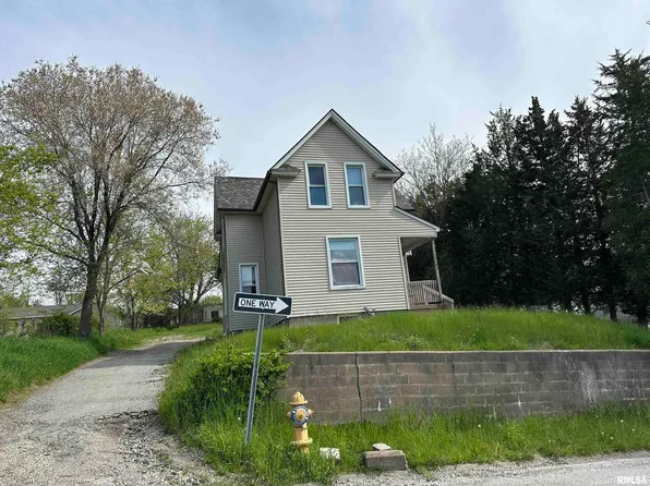 3142 Fairview St, Davenport, IA 52804