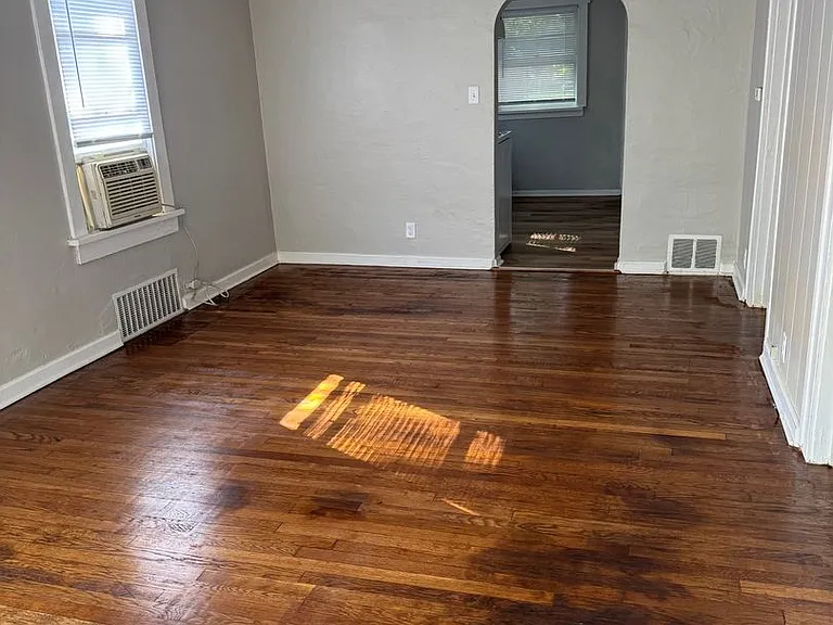 341 E Leland Ave — Photo 2