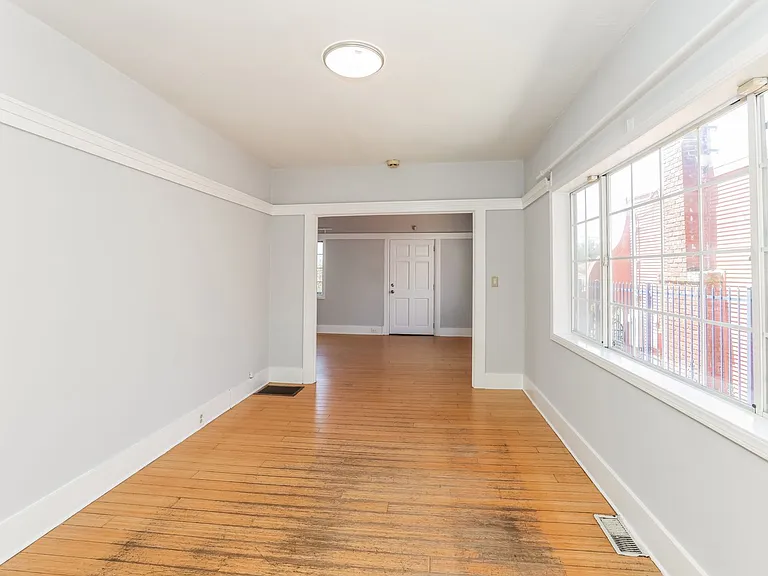 4692 Congress Ave — Photo 9