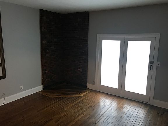 3rd image of 21841 Westport Ave