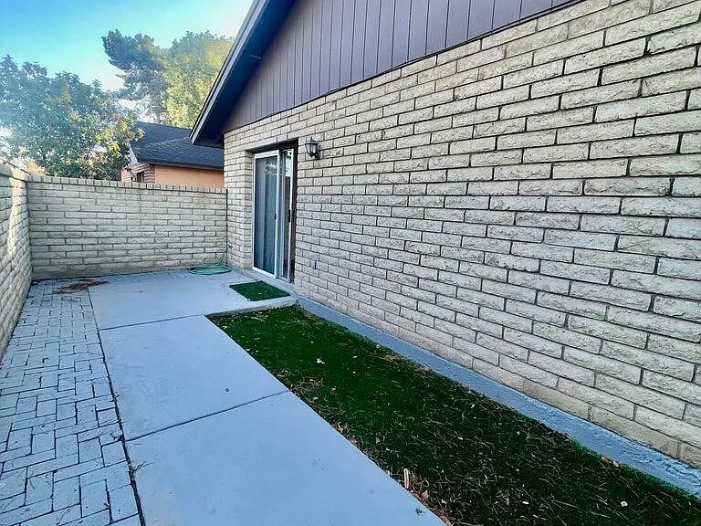 32 W Loma Vista Dr #102 — Photo 24