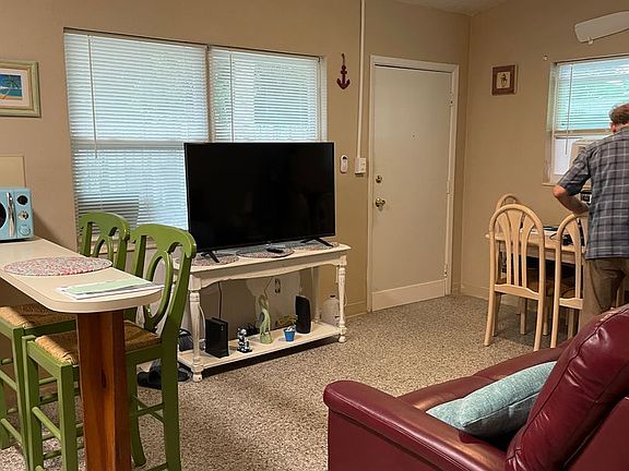 4th image of 2123 Highland Ave