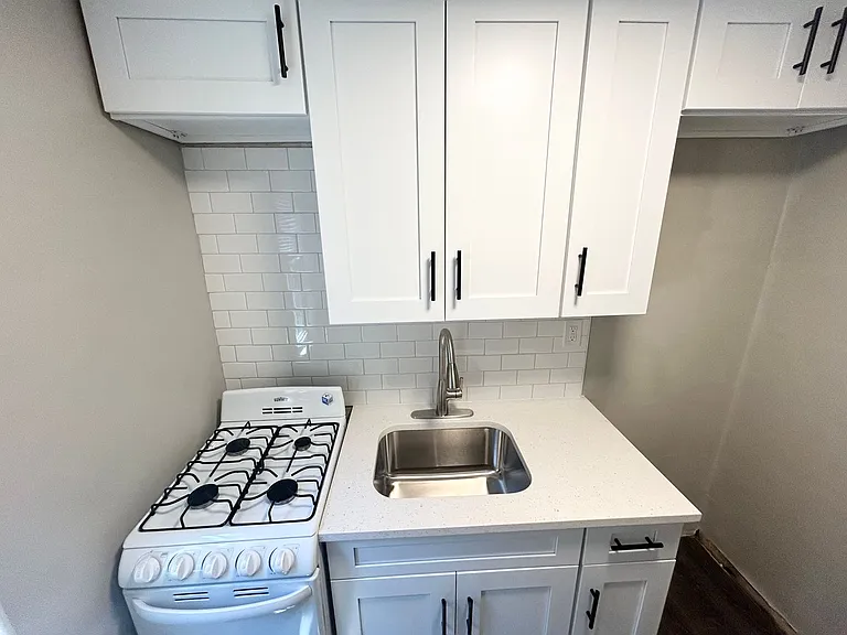 Charming 1, 2, and 3-Bedroom Townhomes in a Quiet Pittsburgh Neighborhood — Photo 42