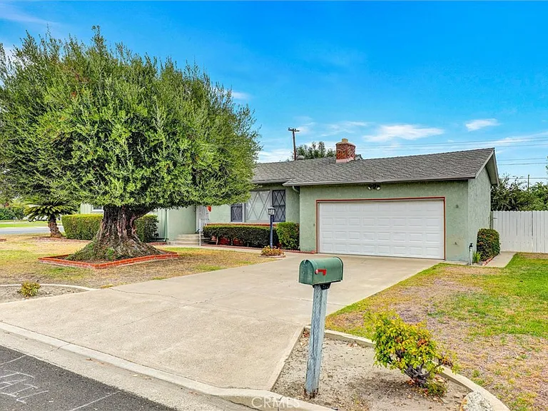 13002 Olympia Way — Photo 3
